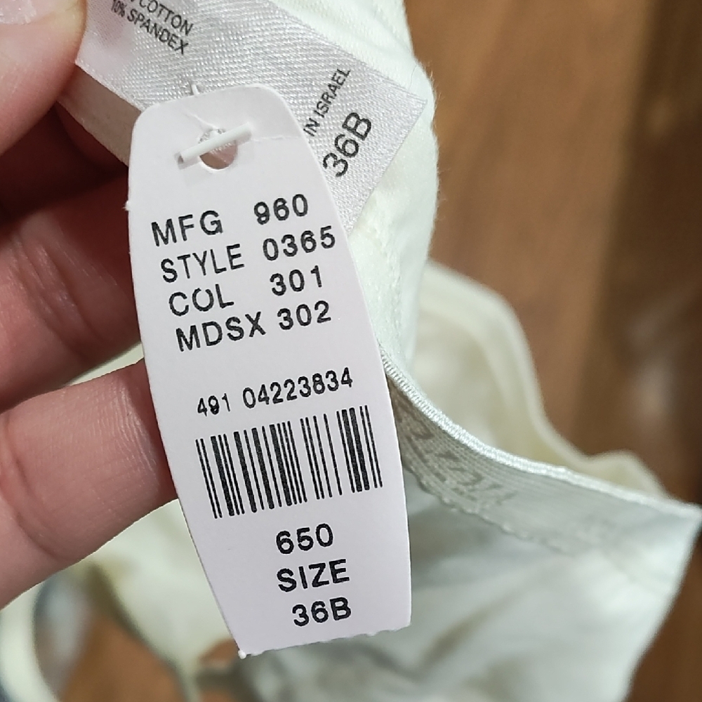 Victoria's Secret Cream Bra - Picture 6 of 7